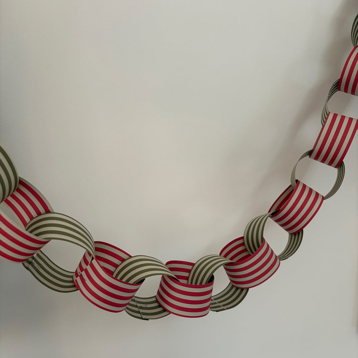 Paper Chain Garland, Striped Green & Red , Christmas Decoration,Recycled Paper Chain Decorations (230CM)