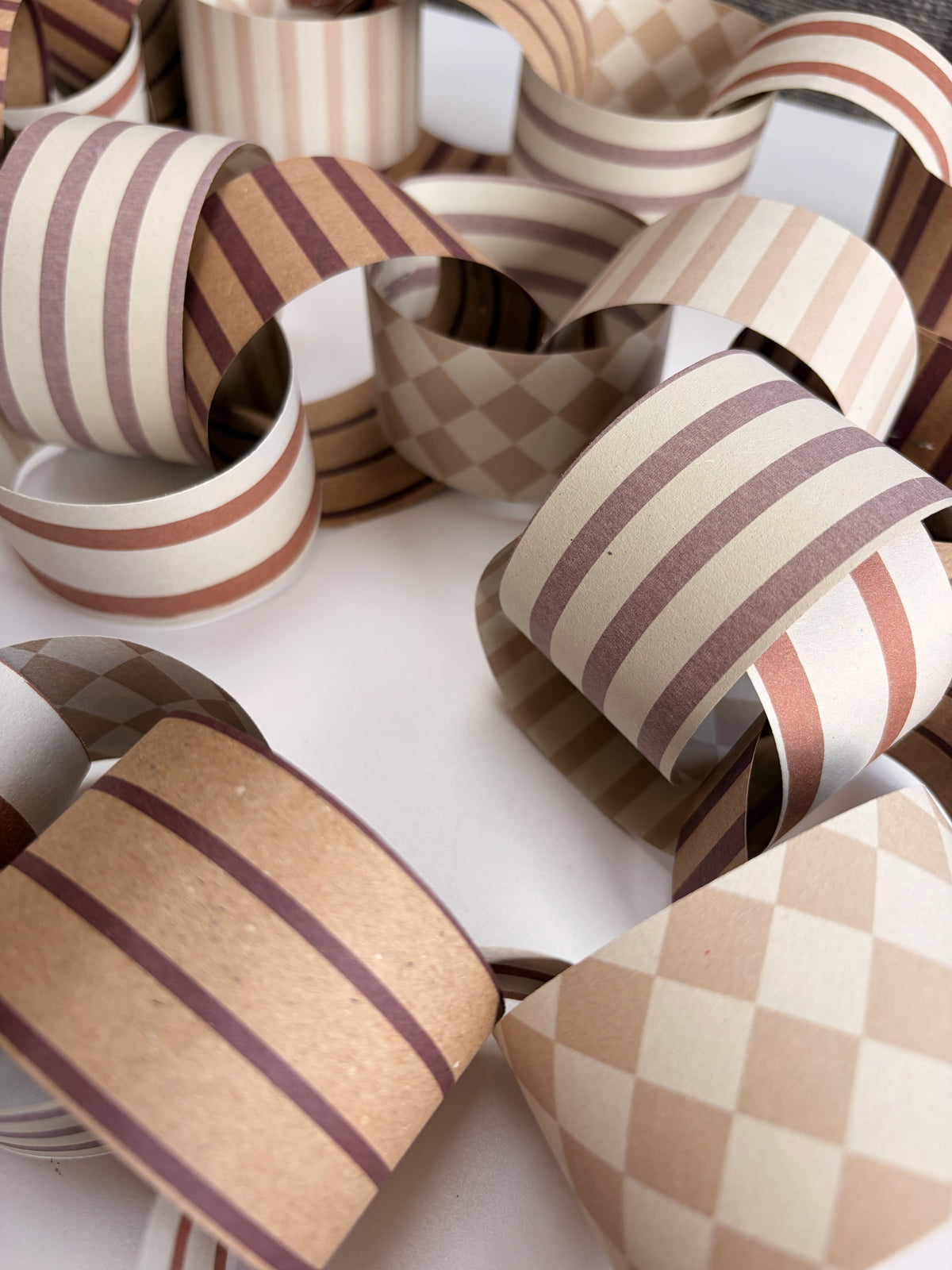 Paper Chains Mocha Berry Paper Garland (230cm)