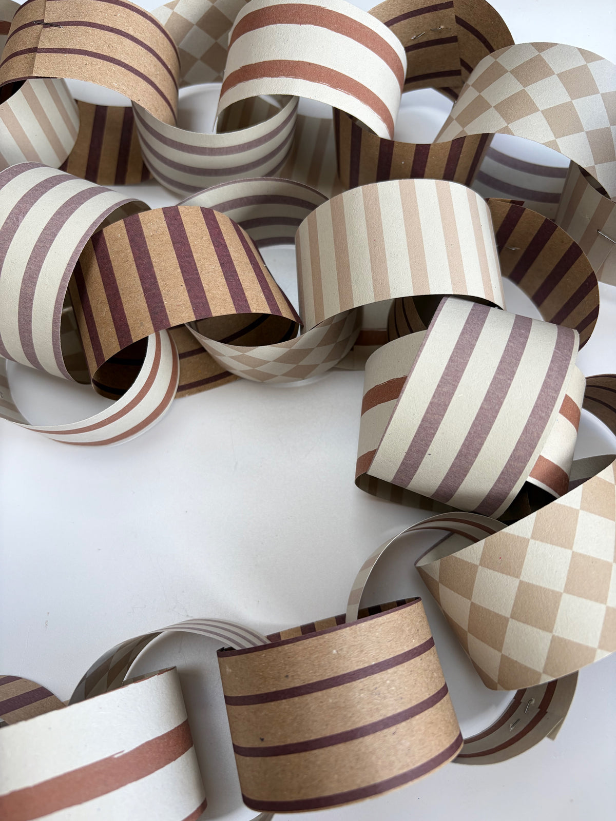 Paper Chains Mocha Berry Paper Garland (230cm)