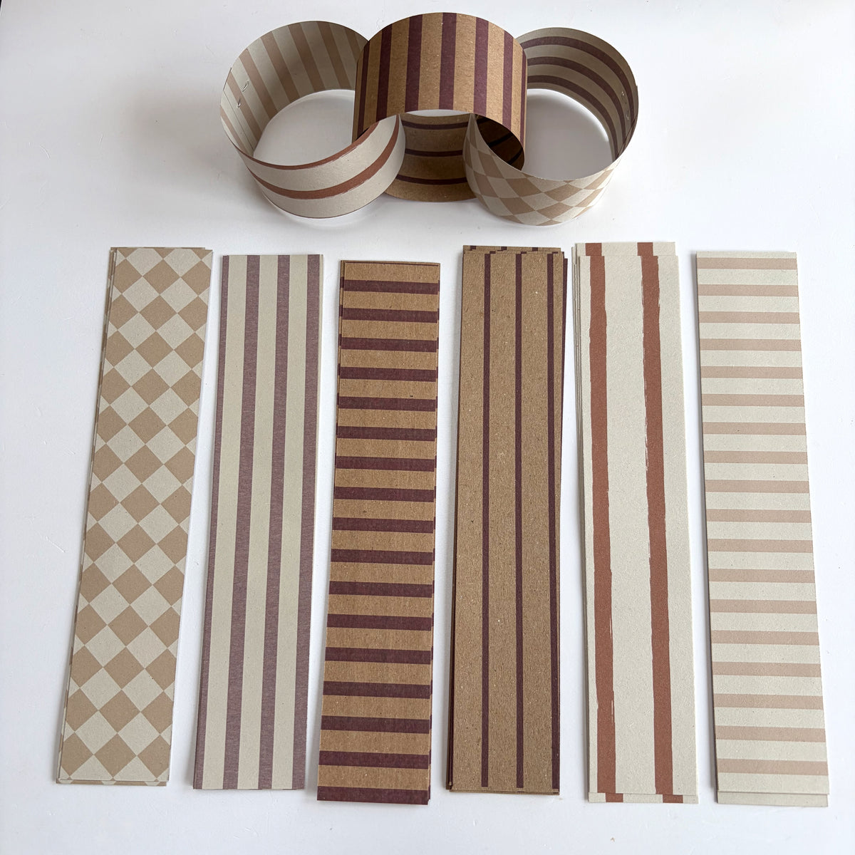 Paper Chains Mocha Berry Paper Garland (230cm)