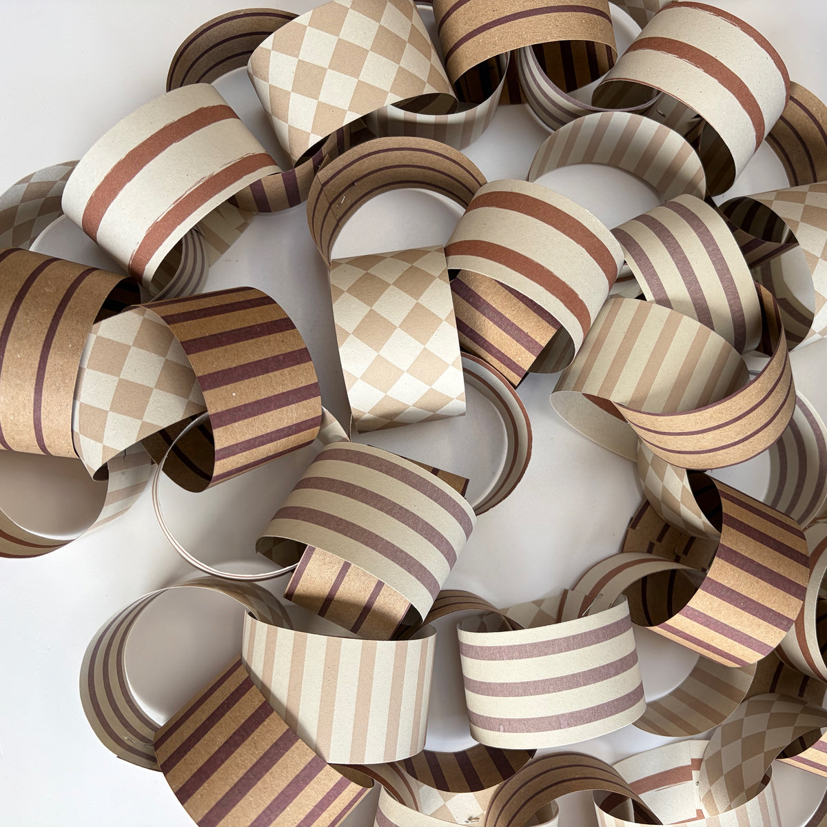 Paper Chains Mocha Berry Paper Garland (230cm)