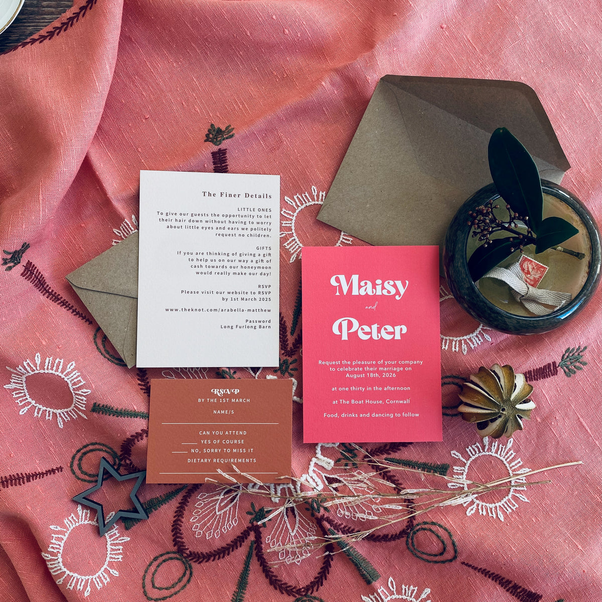 Maisy - Retro Typography
