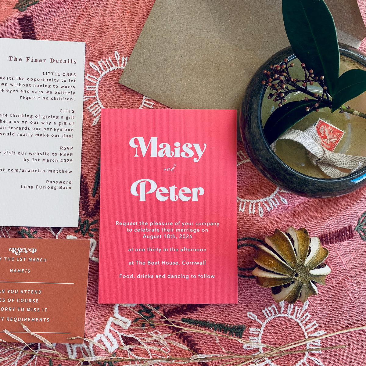 Maisy - Retro Typography