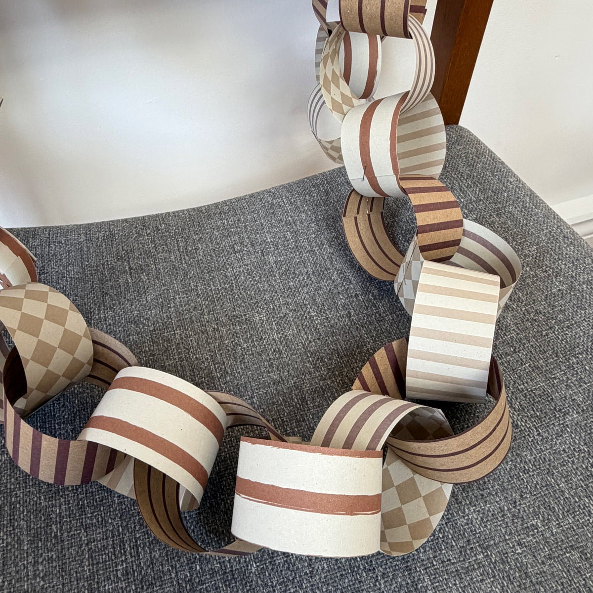 Paper Chains Mocha Berry Paper Garland (230cm)