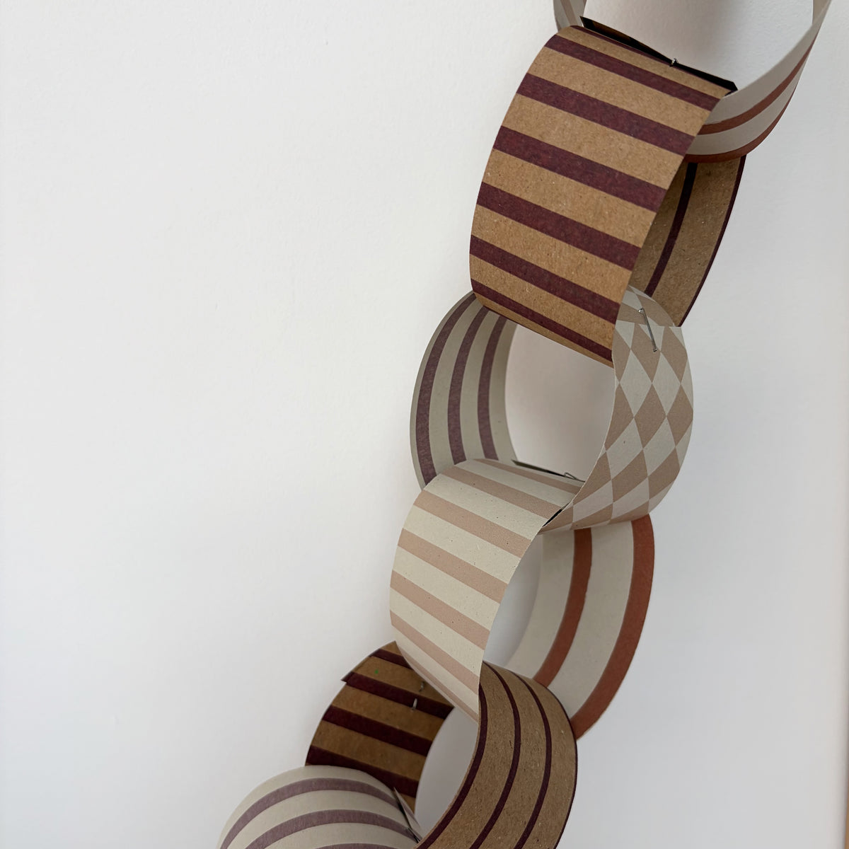 Paper Chains Mocha Berry Paper Garland (230cm)